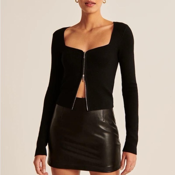Abercrombie & Fitch Tops - [Abercrombie & Fitch] Zip Up Notch Neck Sweater Top in Black Medium
